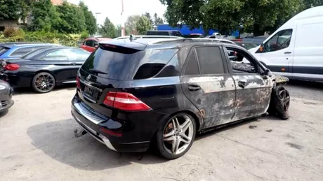 Cum arată un Mercedes-Benz ML care a trecut printr-un incendiu. Deși nu mai poate fi folosit se vinde cu 4.000 de euro