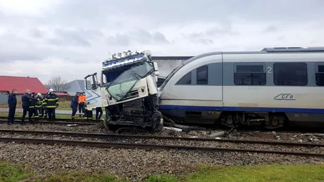 Accidentele de la trecerile la nivel cu linia ferată nu vor dispărea prea curând în România. Doar 20 de bariere instalate în 2021