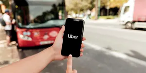 Uber clarifică regula celor patru pasageri: Ce pot face clienții refuzați de șoferi și ce măsuri anunță ANPC