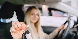 Femeie dezamăgită de mașina „premium” oferită de o firmă de închirieri: „De când este acest model Hyundai premium?”