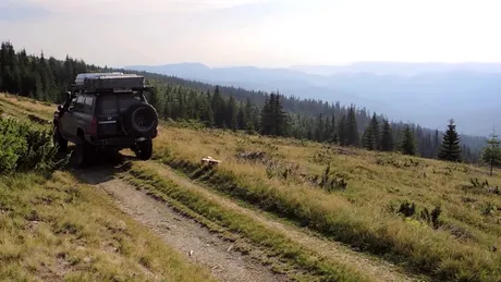 Nişte elveţieni au descoperit „România secretă” şi organizează expediţii off-road în Carpaţi (VIDEO)