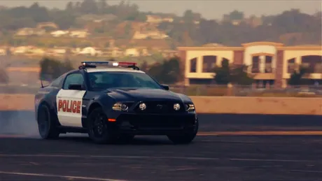 Drift cu Ford Mustang GT 5.0 de Poliţie? Desigur! VIDEO
