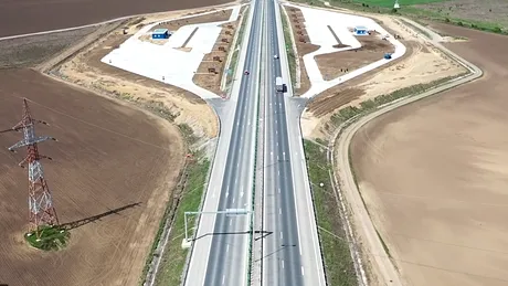 Unic în România: giratoriul suspendat de pe A4, filmat din dronă - VIDEO