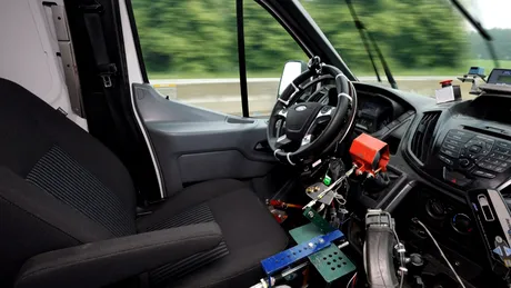 Ford foloseşte şoferi-roboţi pentru a testa durabilitatea maşinilor sale
