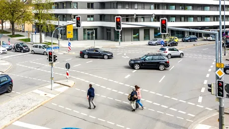 Producătorul german care va conecta maşinile sale la reţeaua de semafoare din Europa