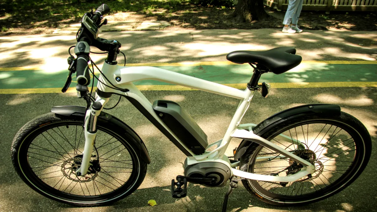 Test cu bicicleta electrică BMW Cruise E-bike. Hot rod cu pedale