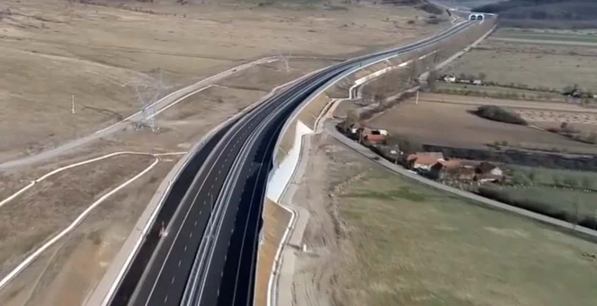 Imagini filmate cu drona pe şantierele autostrăzilor din Transilvania – VIDEO