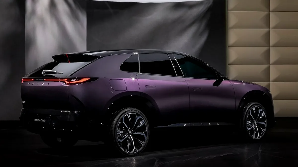 Mazda CX-6e a ajuns în România. Cât costă noul SUV electric ce vine să lupte cu Tesla Model Y și Kia EV6