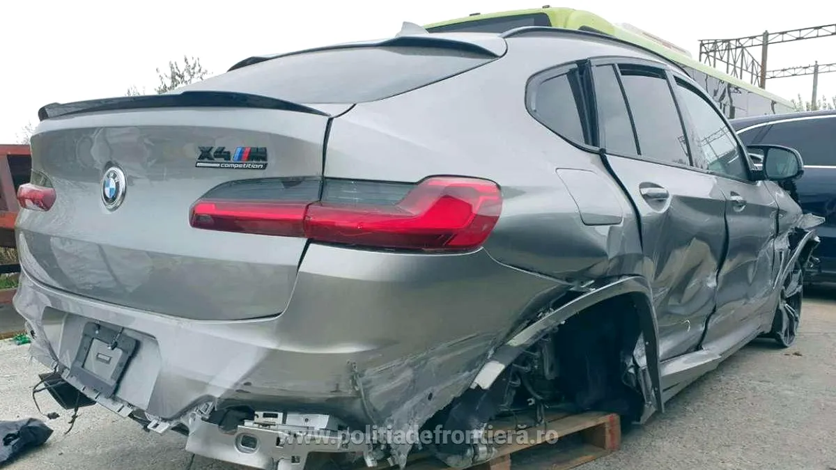Importul unor autoturisme cu “daună totală”, oprit în Portul Constanța. Din ce țara erau aduse mașinile? VIDEO
