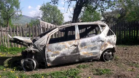 Un şofer şi-a cumpărat o maşină cu care „să-şi facă treaba”, însă era să moară incendiat chiar în ea 