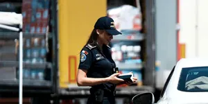 Doi tineri, de 22 și 23 de ani, au rămas fără mașinile Audi și BMW în România. Poliția de Frontieră le-a confiscat