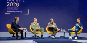 Doi piloți de avion și unul de dronă răspund la întrebarea: „Vă va înlocui AI-ul la stick?”