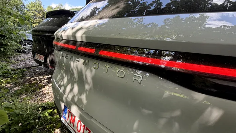 Leapmotor B10 Hybrid EV debutează în România. SUV-ul electric cu range extender costă de la 25.990 de euro prin Rabla