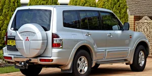 Noul Mitsubishi Pajero renunță la roata de rezervă de pe hayon: Schimbare radicală pentru a cincea generație a legendarului SUV