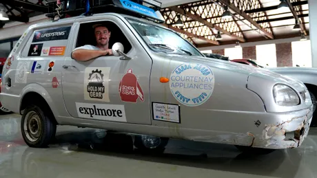 Doi bărbați au traversat Africa într-o mașină cu trei roți. Un Reliant Robin a parcurs peste 22.000 km prin jungle, munți și deșerturi
