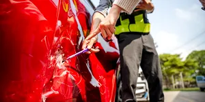 Ce faci imediat după un accident? Procedura corectă și cum te ajută Autoconstatarea Țiriac Auto (P)
