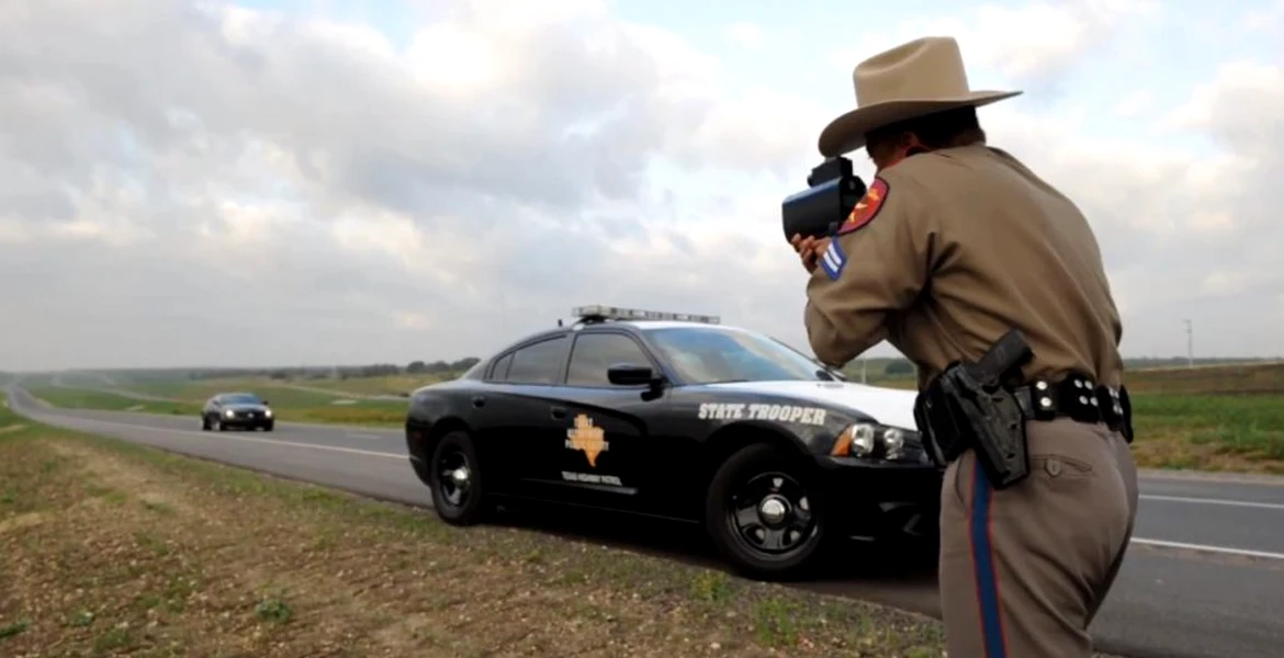 Cum îşi testează poliţia americană radarele. VIDEO