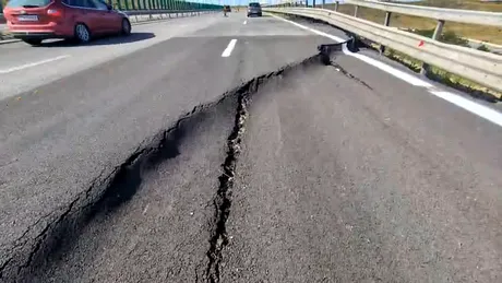 Un sector din Autostrada Sebeș - Turda este închis circulației. O nouă surpare a carosabilului oprește circulația pe o porțiune de 17 km din A10 