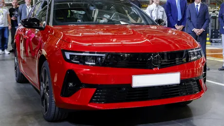 Fostul șef Stellantis: În 5 ani se vor închide 10 fabrici auto din Europa din cauza deciziilor UE