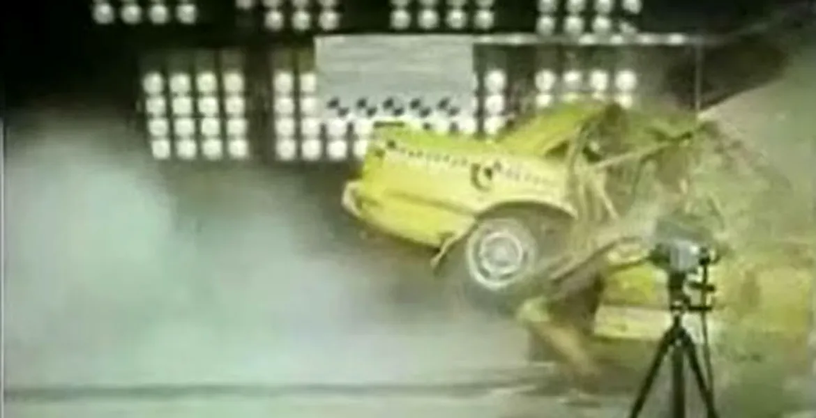 Crash test automobile vechi în Australia