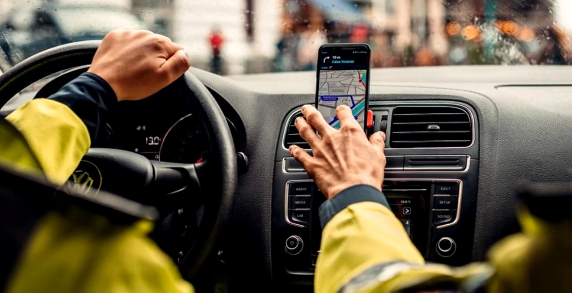 Începând din 12 octombrie rămâi fără permis dacă foloseşti telefonul mobil la volan