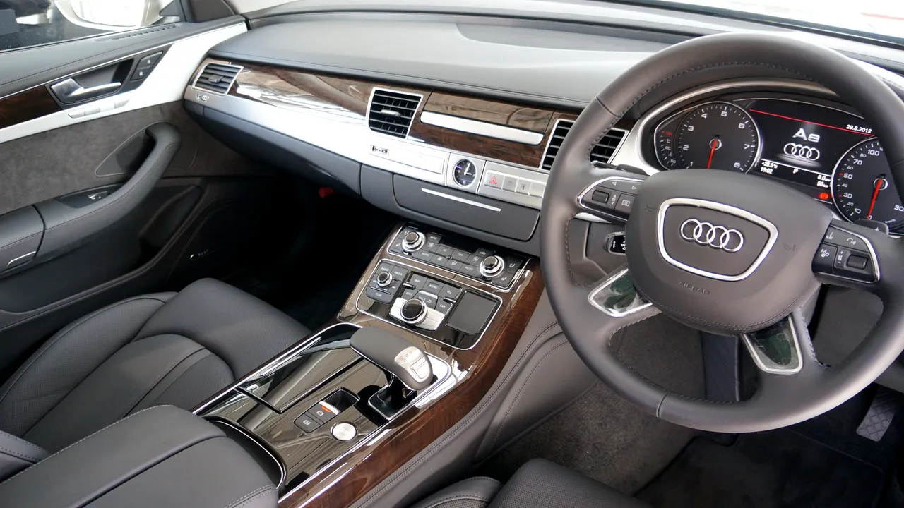 2-audi-a8-japan 
