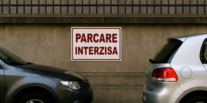 Ai voie să parchezi pe locul unui vecin dacă acesta este plecat? Ce spune legea în 2026