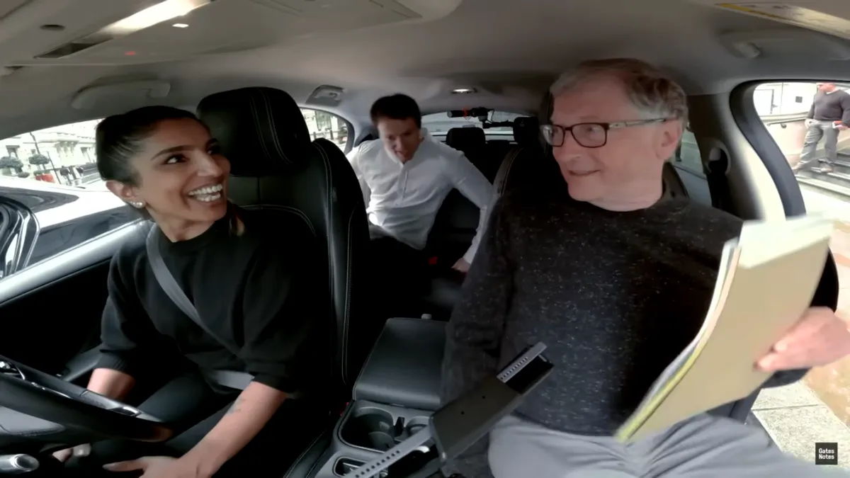 Bill Gates a rămas foarte impresionat după ce a fost condus într-o mașină autonomă pe străzile din Londra - VIDEO