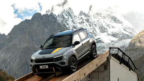 Jeep va introduce o nouă grilă pe modelul Avenger facelift. Tradiționalele șapte fante rămân elementul central