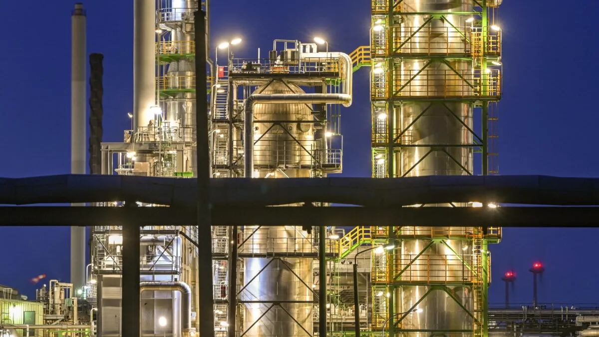 Anunț important pentru România: Se redeschid rafinăriile Petromidia Năvodari și Vega Ploiești