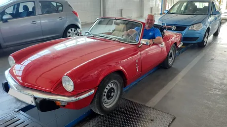 Un Triumph Spitfire din 1973, ajuns la RAR Vaslui pentru verificări