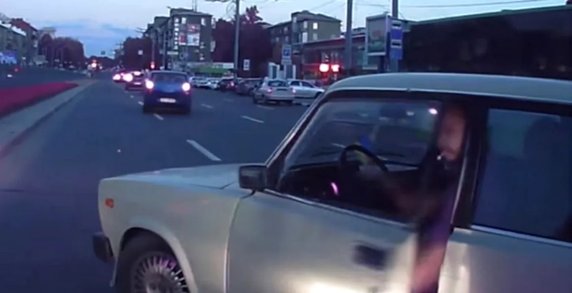 Instant karma pentru un şofer recalcitrant | VIDEO