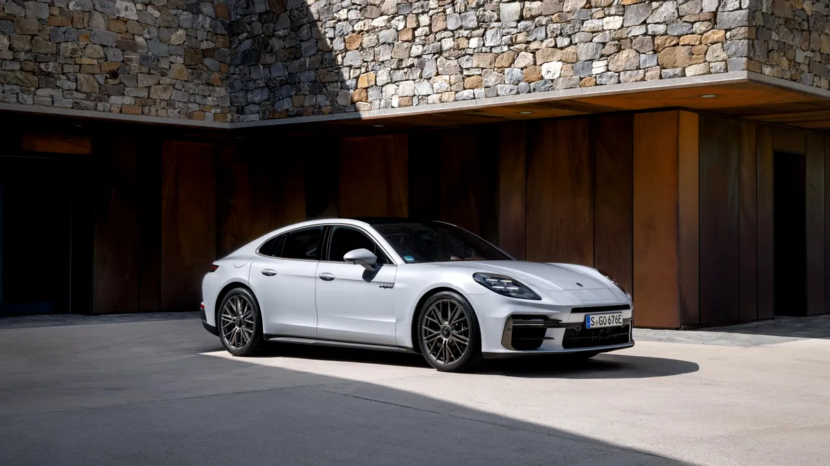 Porsche prezintă cel mai puternic Panamera din istorie. Noul model produce 782 CP