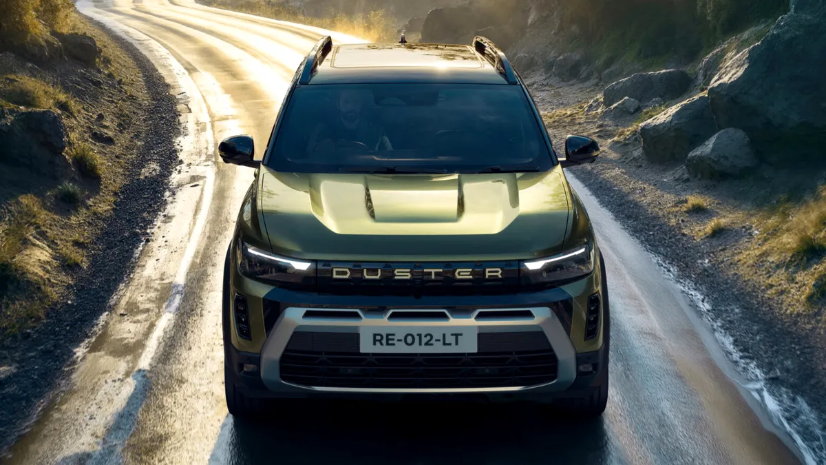 Dacia Duster, model inspirat din vehicule militare, fără dotări inutile. Ce schimbări urmează pentru viitoarele modele