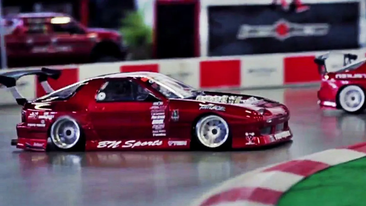 VIDEO: Drifturi şi urmăriri la scară… mini