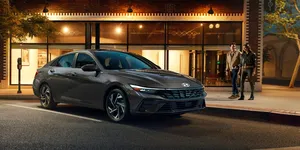 Hyundai recheamă peste 54.000 de sedanuri Elantra. Sistemul hibrid este expus riscului de supraîncălzire