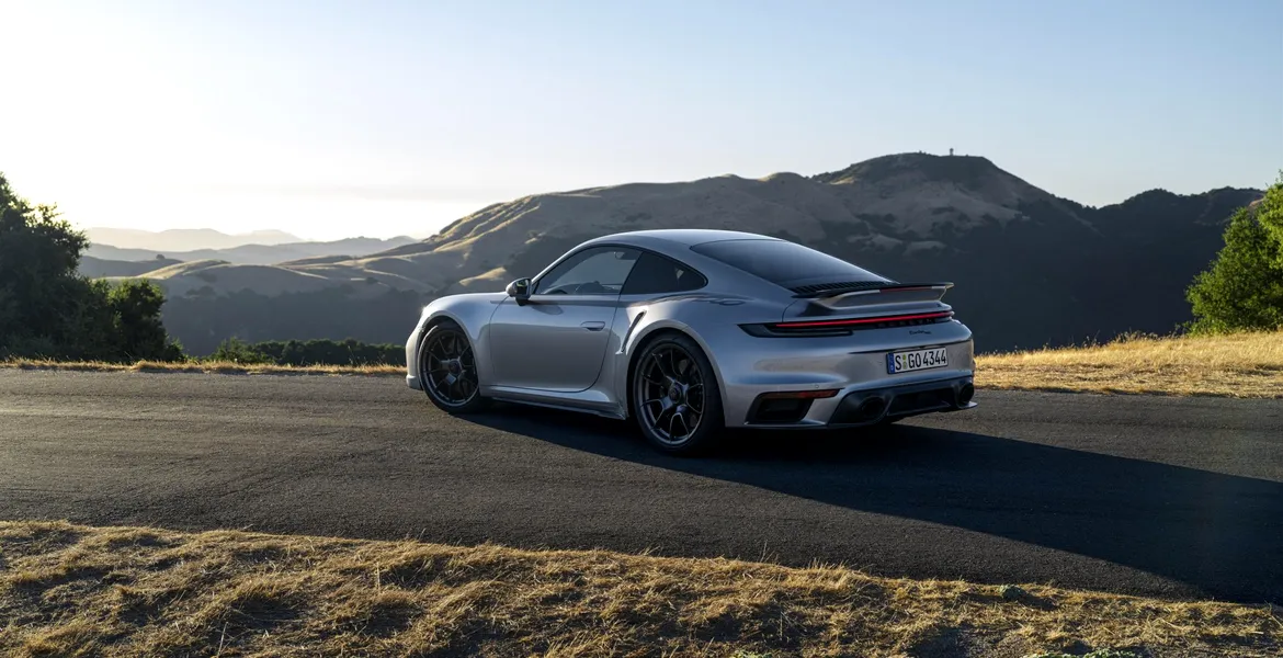 Porsche concediază 1.900 de angajați din două uzine germane