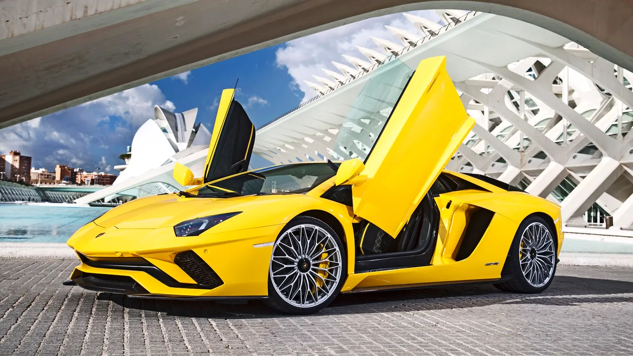 1-aventador-s-yellow-066 