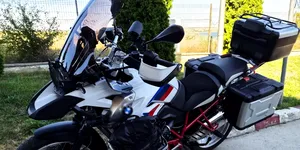 Fără motor și cu dosar penal: Un bărbat ar fi dat 9.000 de euro pe o motocicletă BMW furată