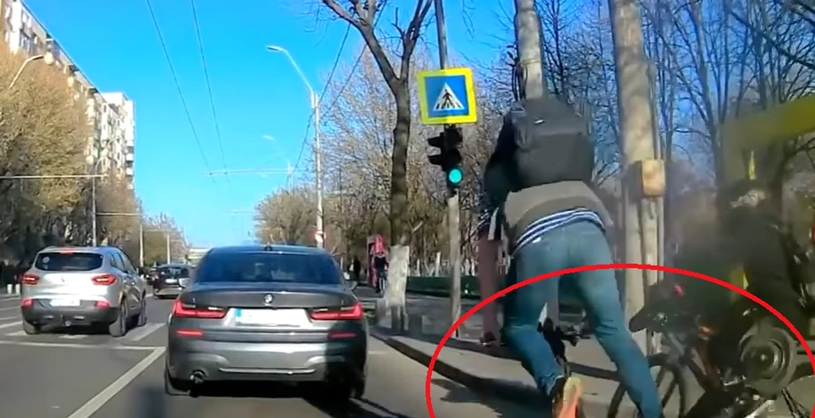 Ce se întâmplă dacă pui o frână bruscă în timp ce mergi cu trotineta electrică. ”Test” în traficul din București – VIDEO