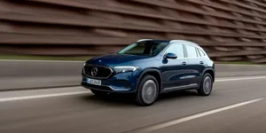 Mercedes-Benz electric vs benzină și motorină (P)