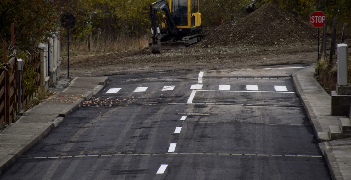 Strada din Piatra Neamt care nu duce nicăieri se termină cu o trecere de pietoni și un stop