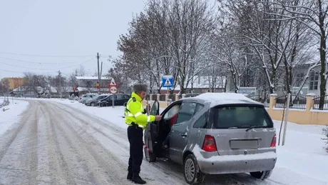 Un tânăr conducea o mașină la doar 16 ani. Avea șapte pasageri în mașină