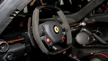 FOTO: 2 motoare, 950 de cai şi 200 de maşini vîndute cât ai spune ... Ferrari!
