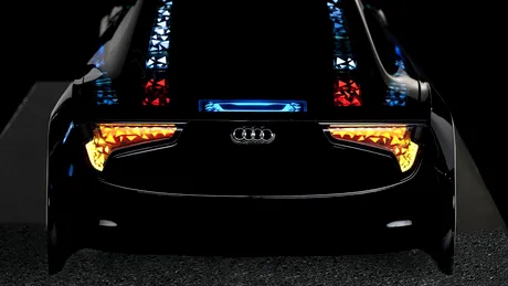 Audi a prezentat maşina care se parchează singură şi stopurile cu lasere