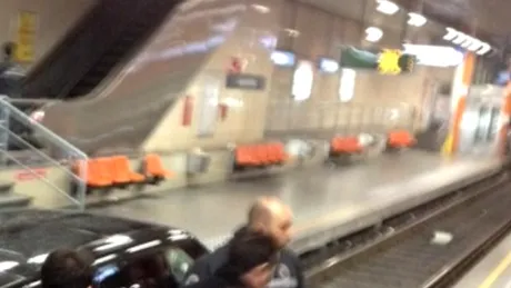 FOTO-VIDEO. Călătorii metroului din Bruxelles s-au trezit cu un Range Rover pe şine