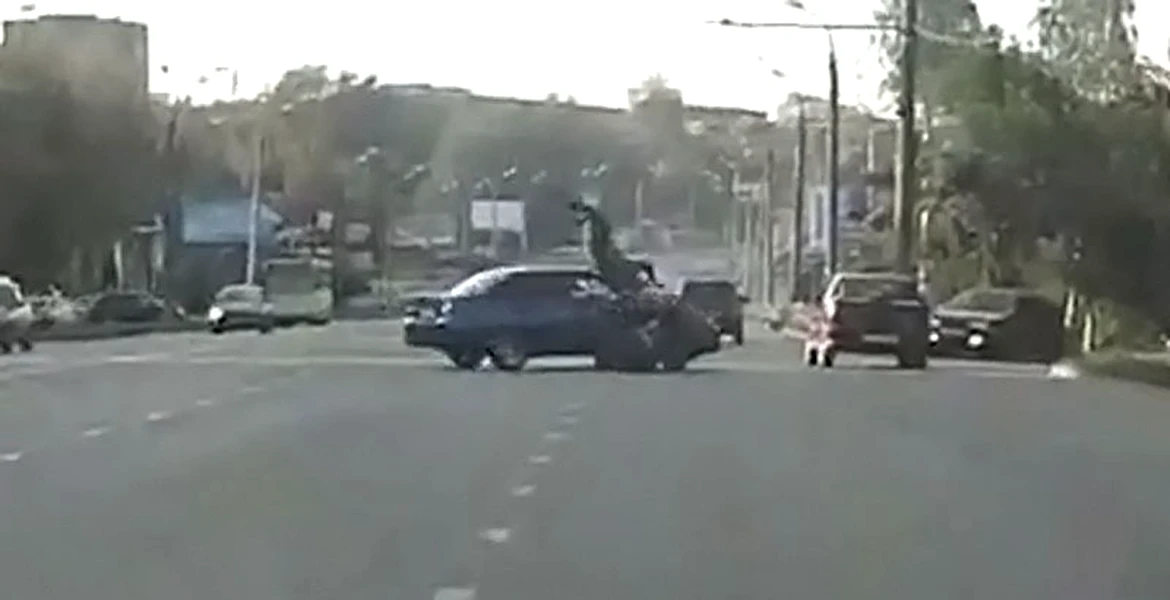 VIDEO: Şoferi, atenţie la motociclişti!