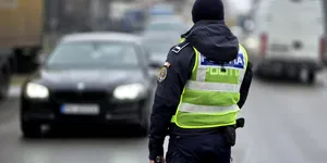 Ce a pățit un șofer prins cu anvelope uzate, care luceau de cât de tocite erau. Regulile care se aplică în 2026