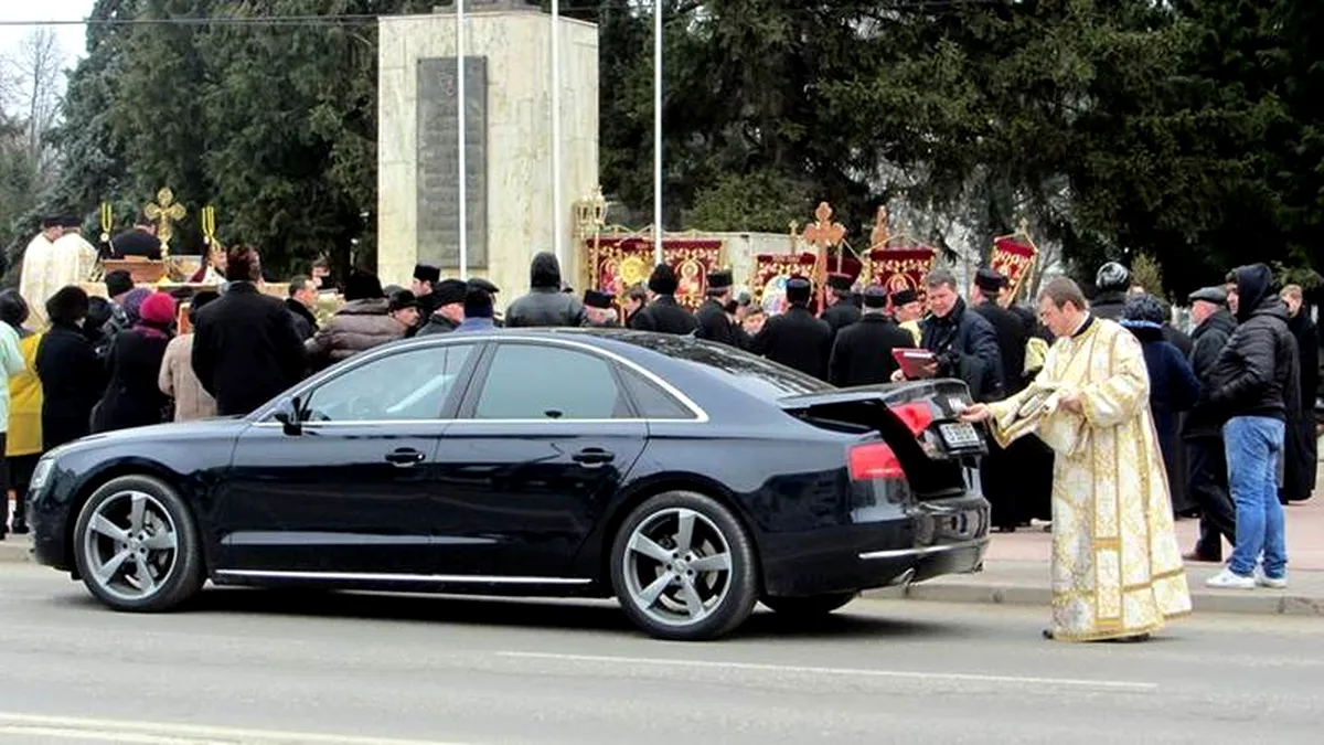 Cei care dau examenul auto în acest oraş trebuie să plătească o nouă taxă Bisericii