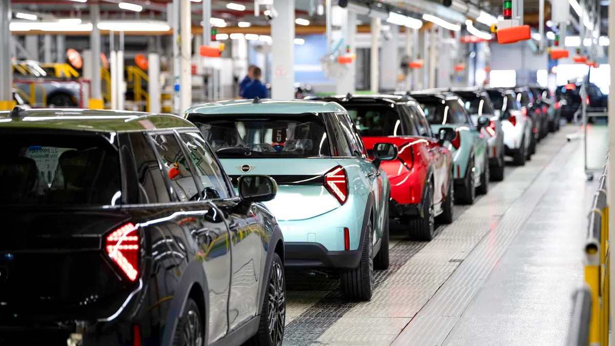 BMW Group a mutat un milion de mașini fără șofer. Cum funcționează tehnologia din fabricile germane